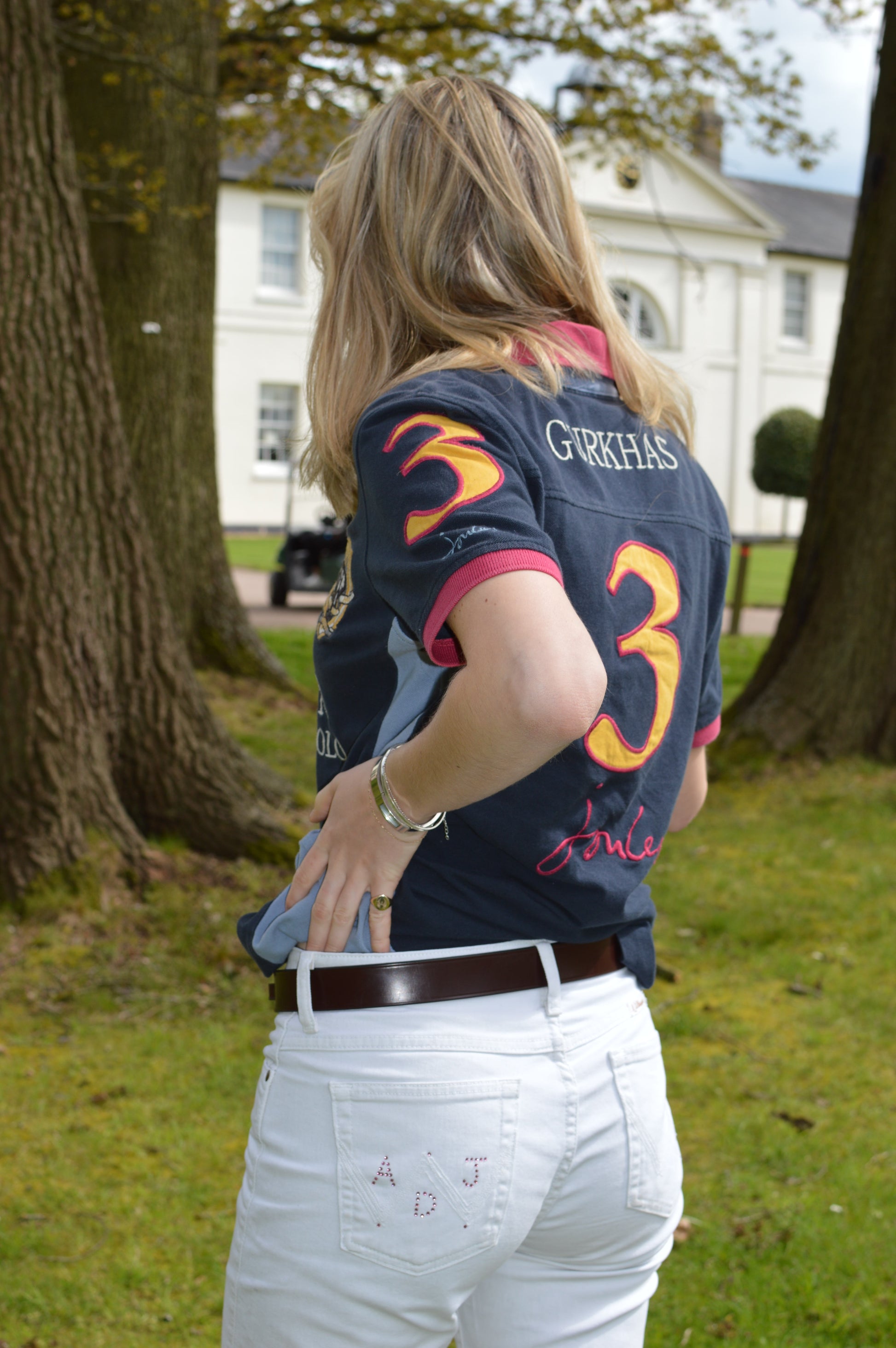 Elegant dark chestnut belt with equestrian inspired details